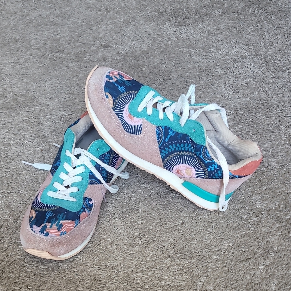 Stylish Women's Sneakers in Blue and Pink